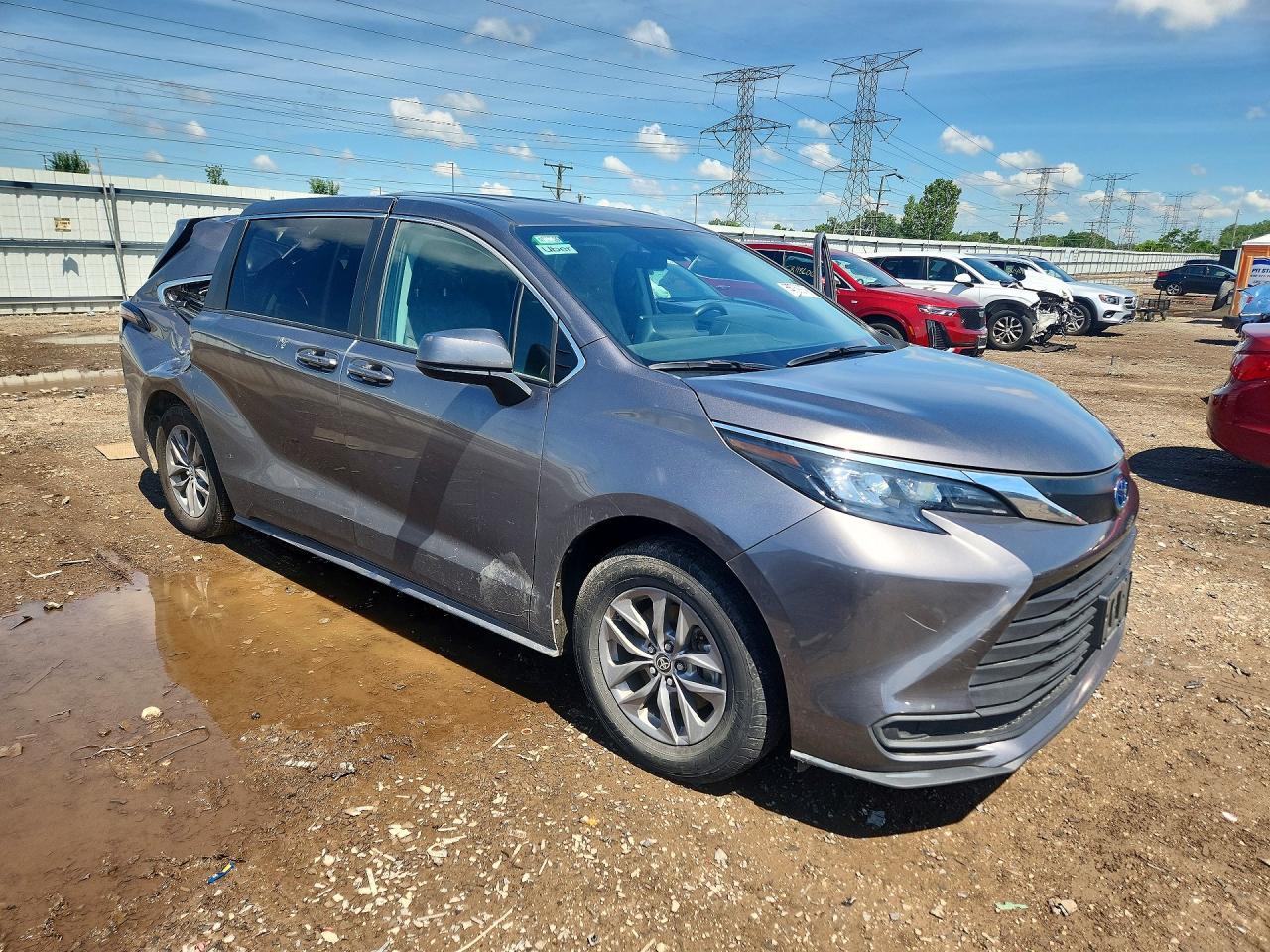2024 Toyota Sienna Le - Image 4