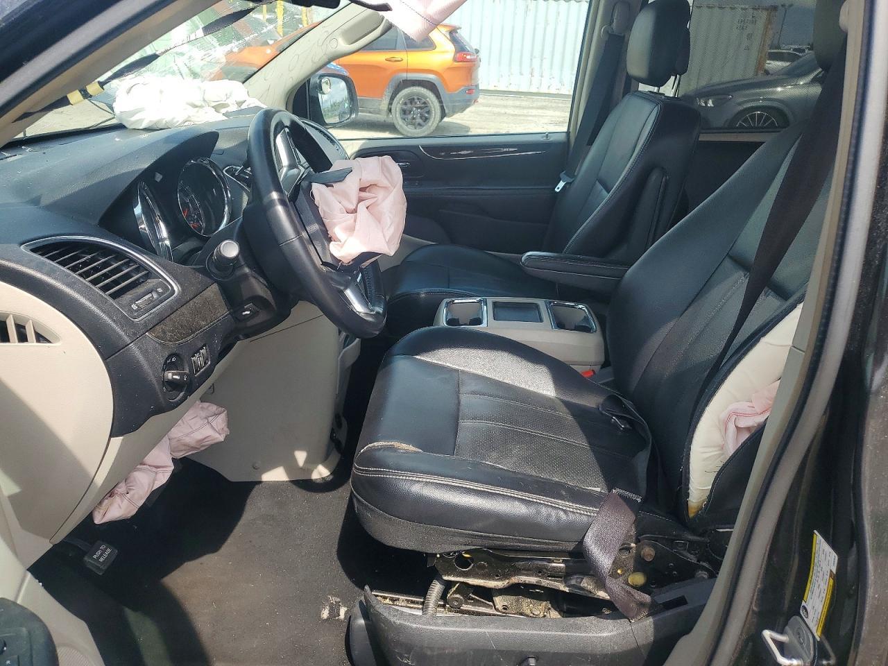 2012 Chrysler Town & Country Touring L - Фото 7