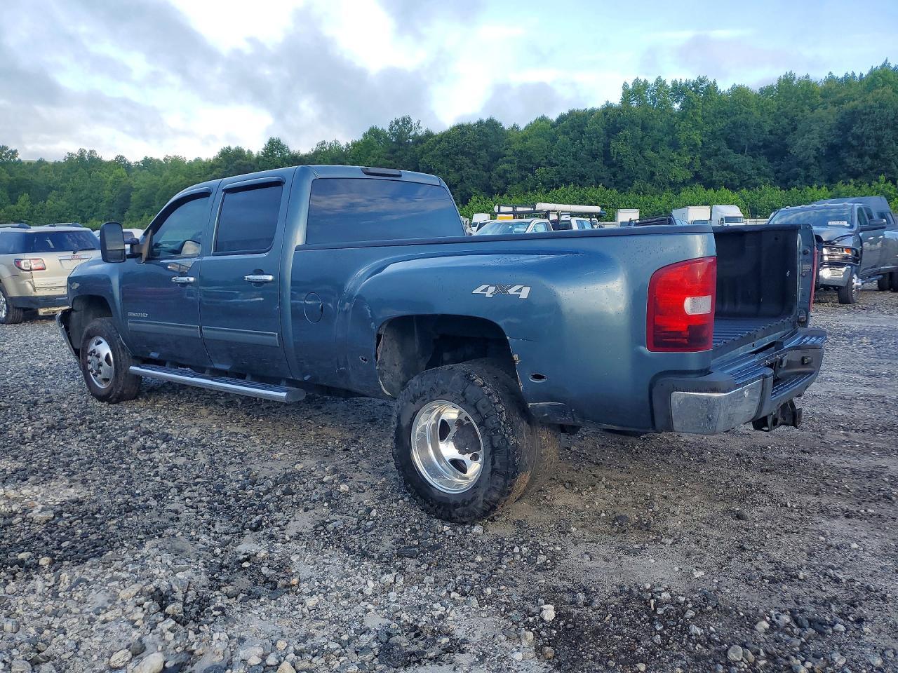 2011 Chevrolet Silverado K3500 Ltz - Image 2