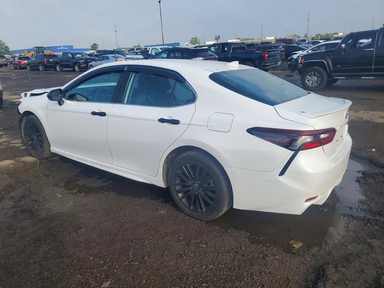 2024 Toyota Camry Se - Image 2