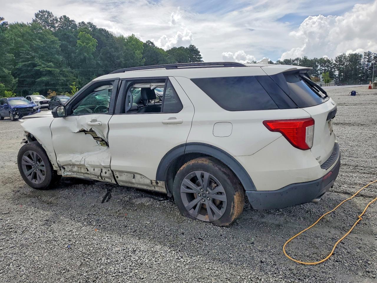 2022 Ford Explorer Xlt - Фото 2