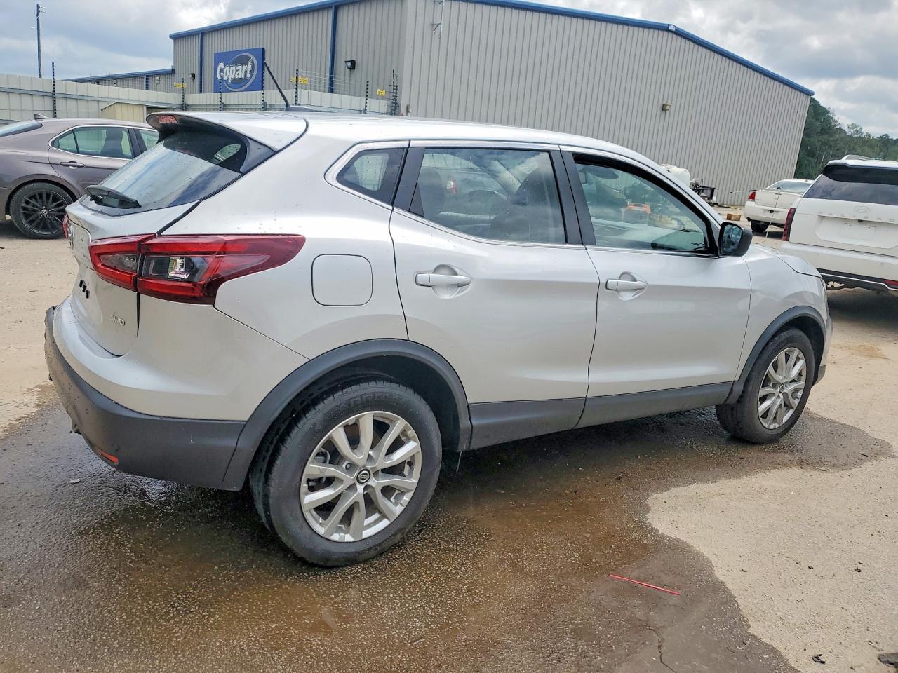 2021 Nissan Rogue Sport S - Фото 3