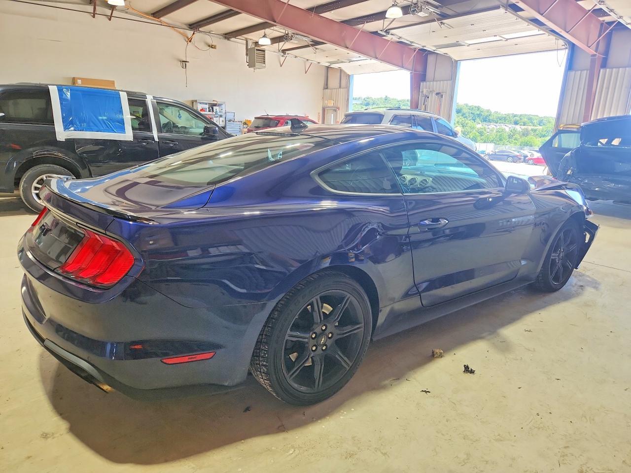 2020 Ford Mustang Gt - Фото 3