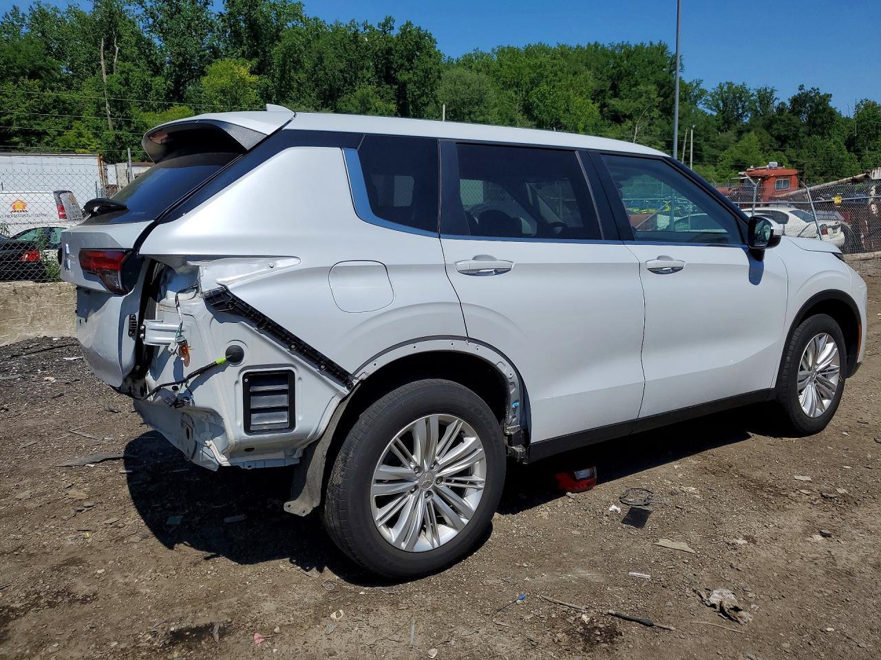 2024 Mitsubishi Outlander Es - Image 3