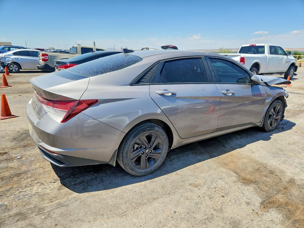 2023 Hyundai Elantra Sel - Фото 3