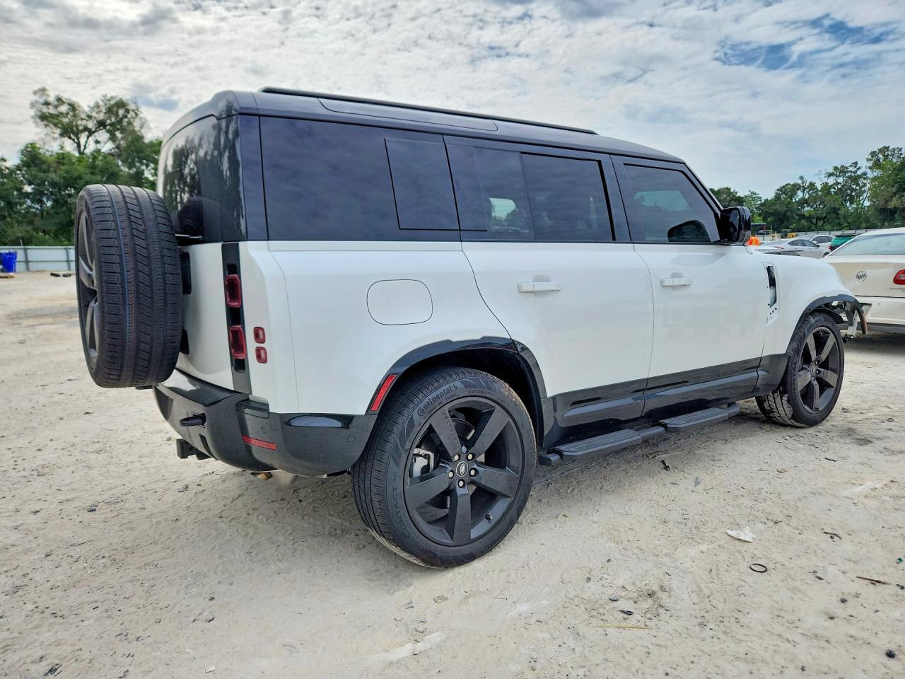 2025 Land Rover Defender 110 X-Dynamic Se - Фото 3