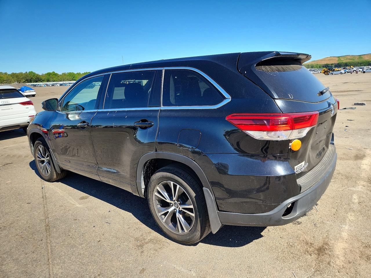 2017 Toyota Highlander Le - Фото 2