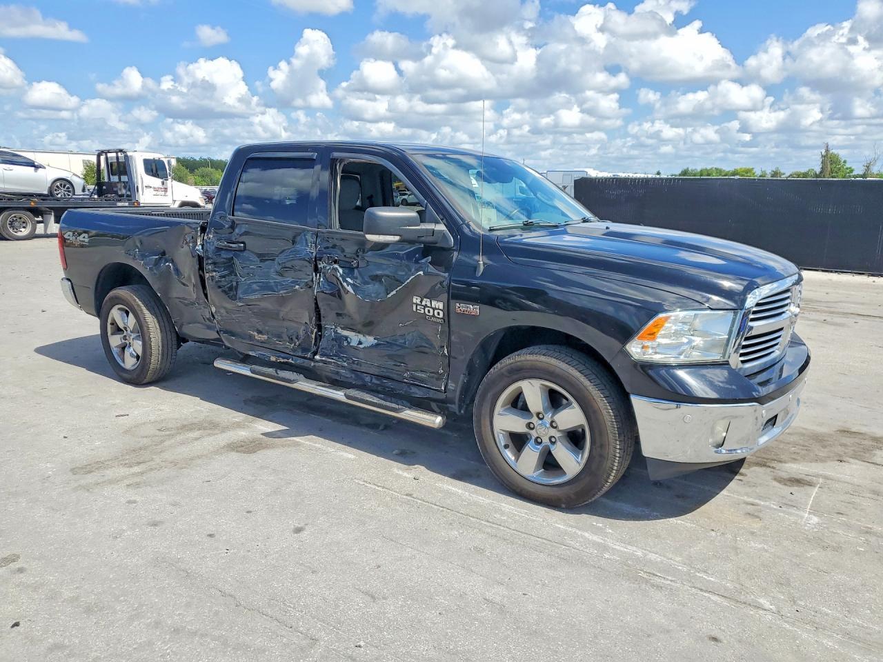 2019 Ram 1500 Classic Slt - Image 4