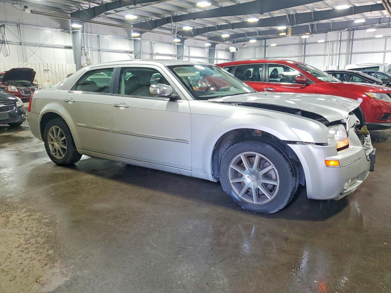2010 Chrysler 300 Touring - Фото 4