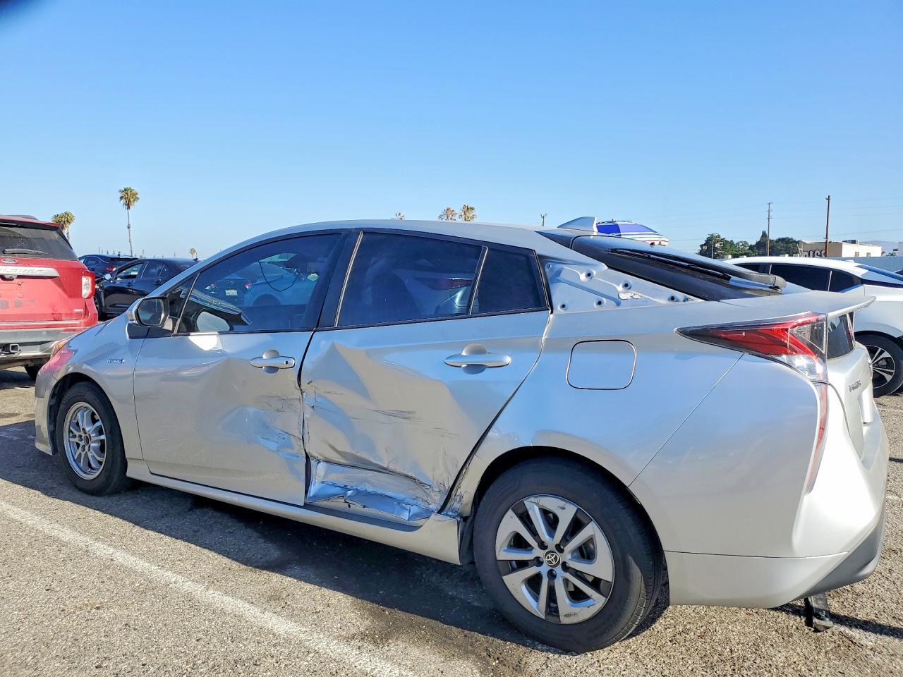 2017 Toyota Prius Two - Фото 2