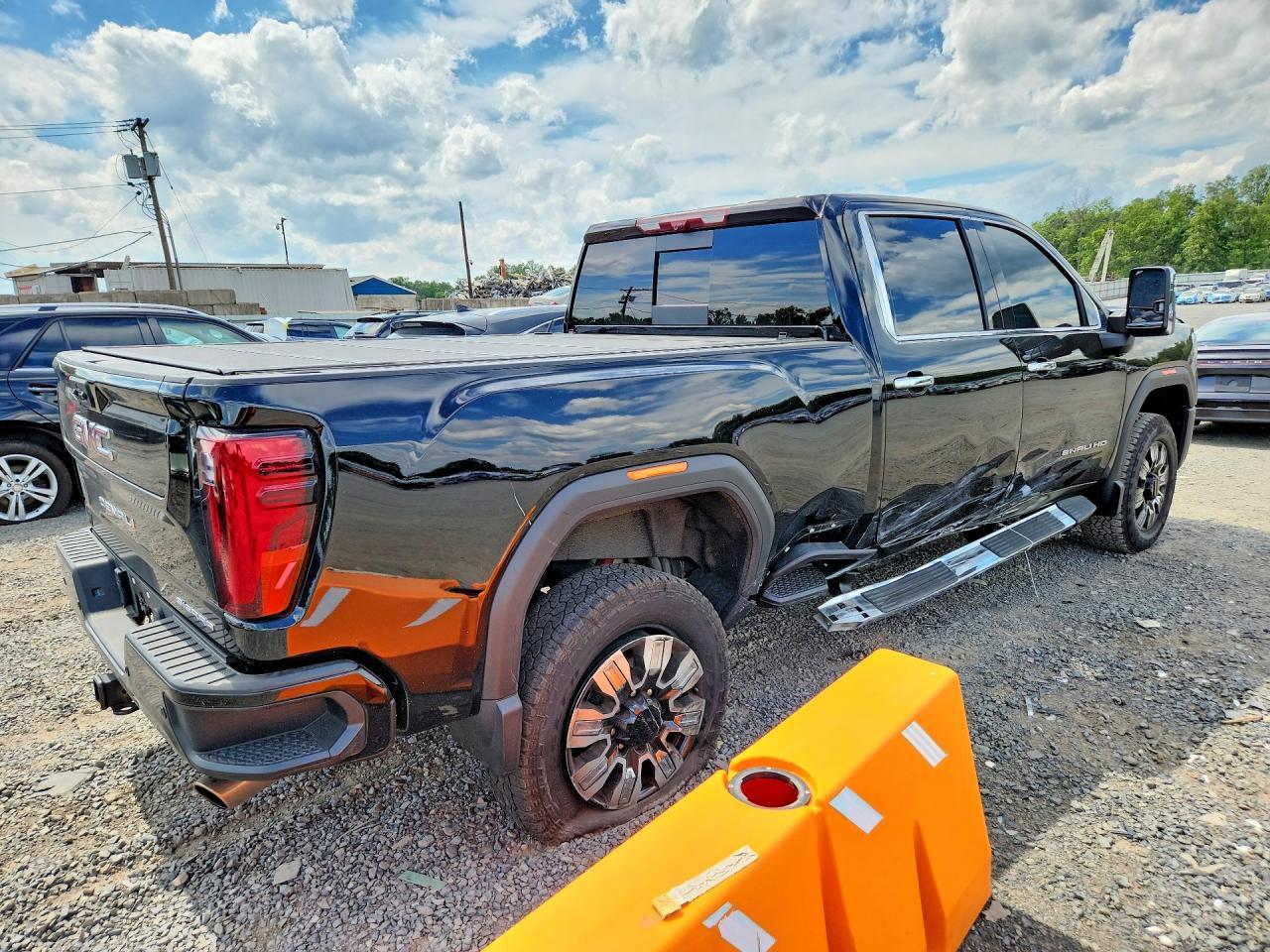 2026 GMC Sierra K2500 Denali - Image 3