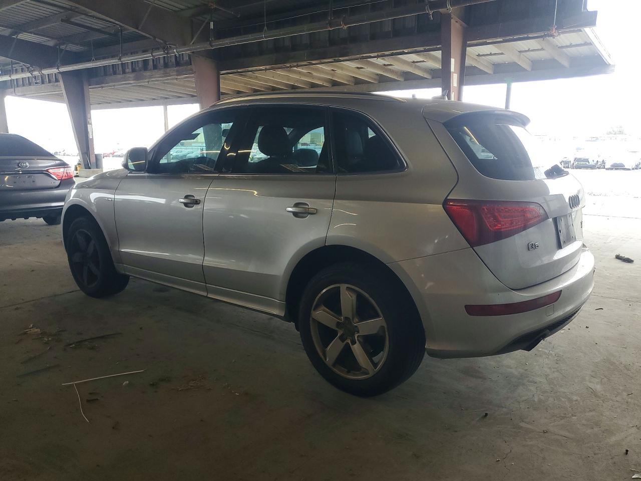 2011 Audi Q5 Premium Plus - Image 2