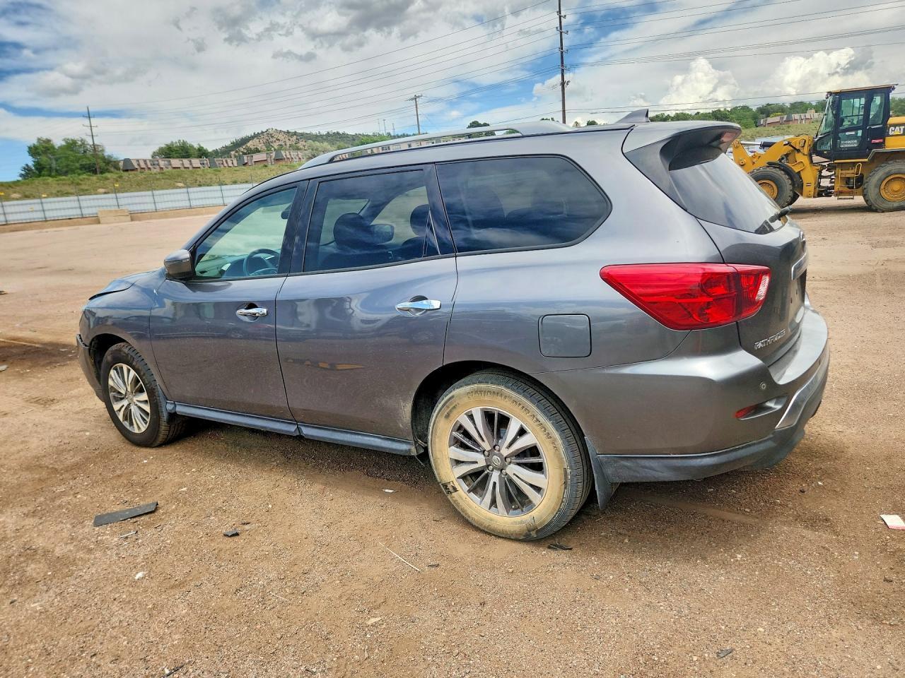 2019 Nissan Pathfinder S - Фото 2