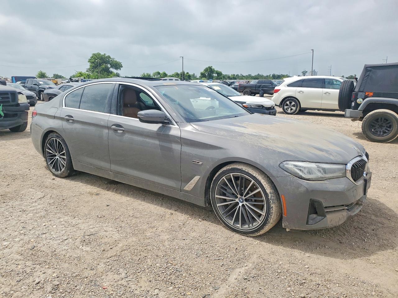 2022 BMW 530E - Image 4