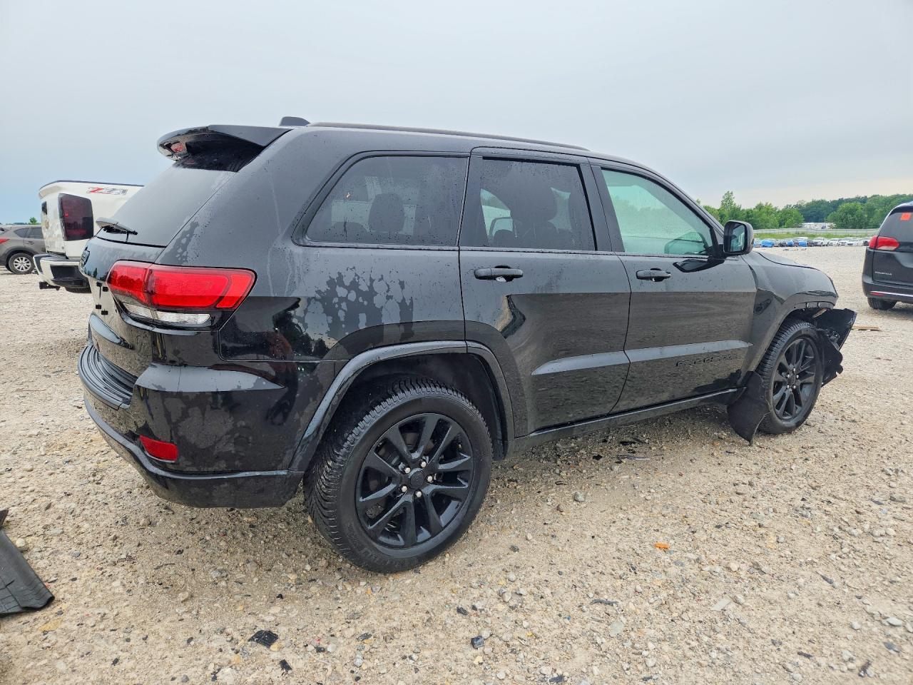 2019 Jeep Grand Cherokee Laredo - Image 3