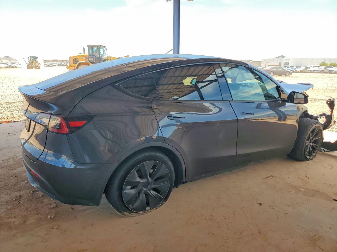 2025 Tesla Model Y - Фото 3