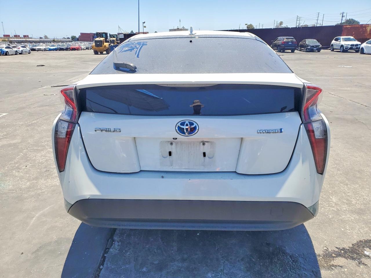 2016 Toyota Prius Four Touring - Image 6