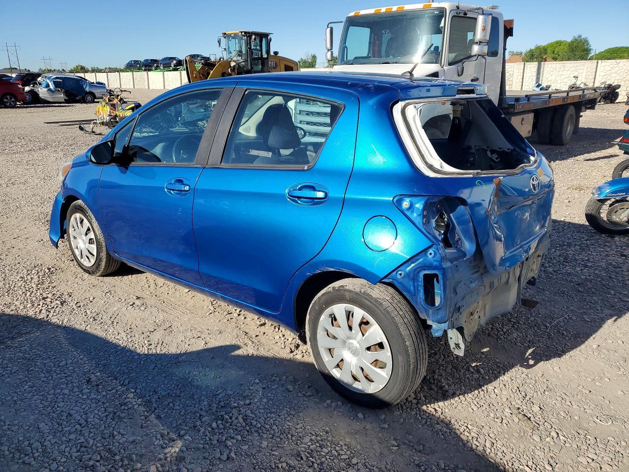 2015 Toyota Yaris 5-Door L - Image 2