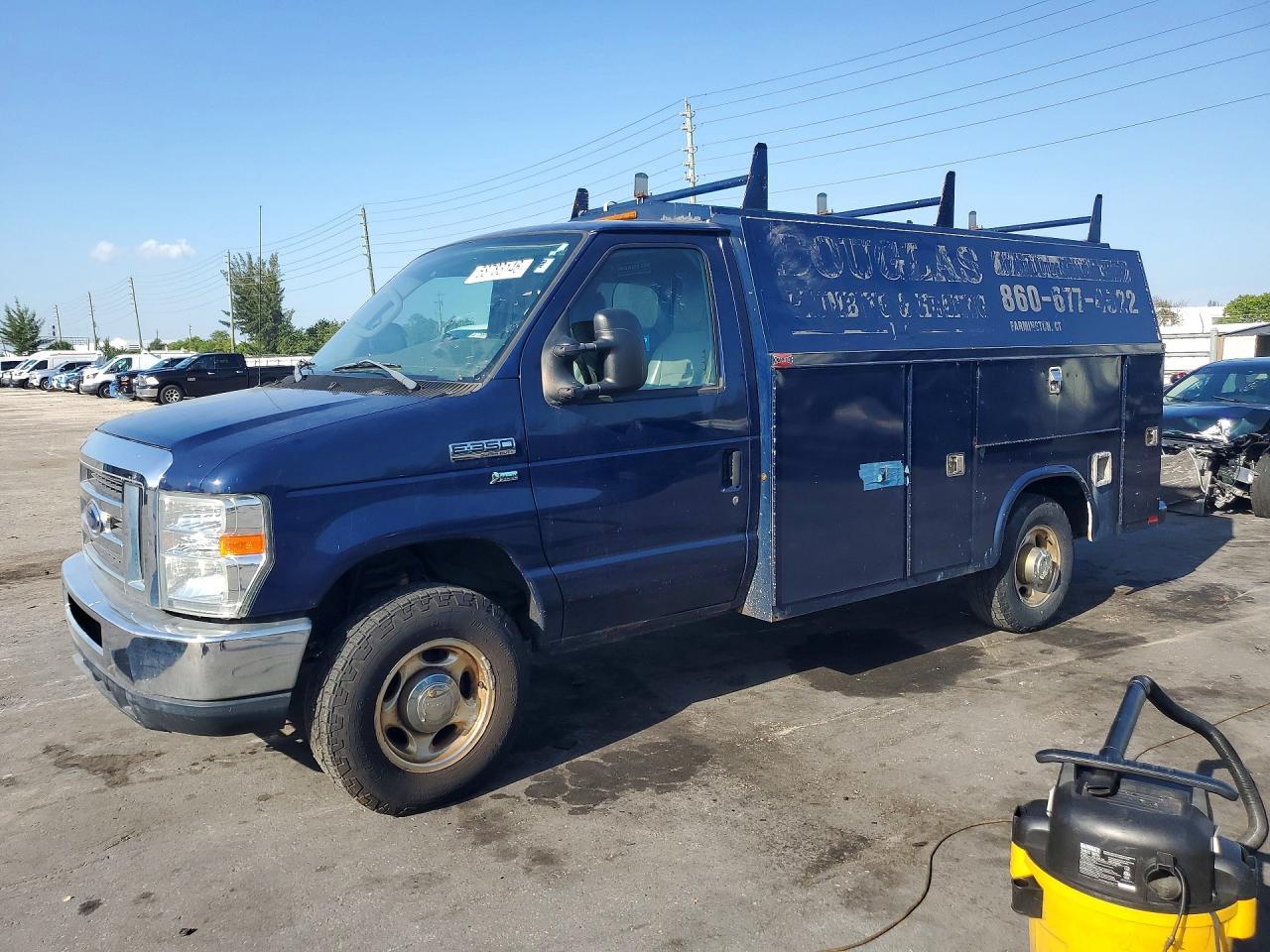 2013 Ford Econoline E350 Super Duty Cutaway Van