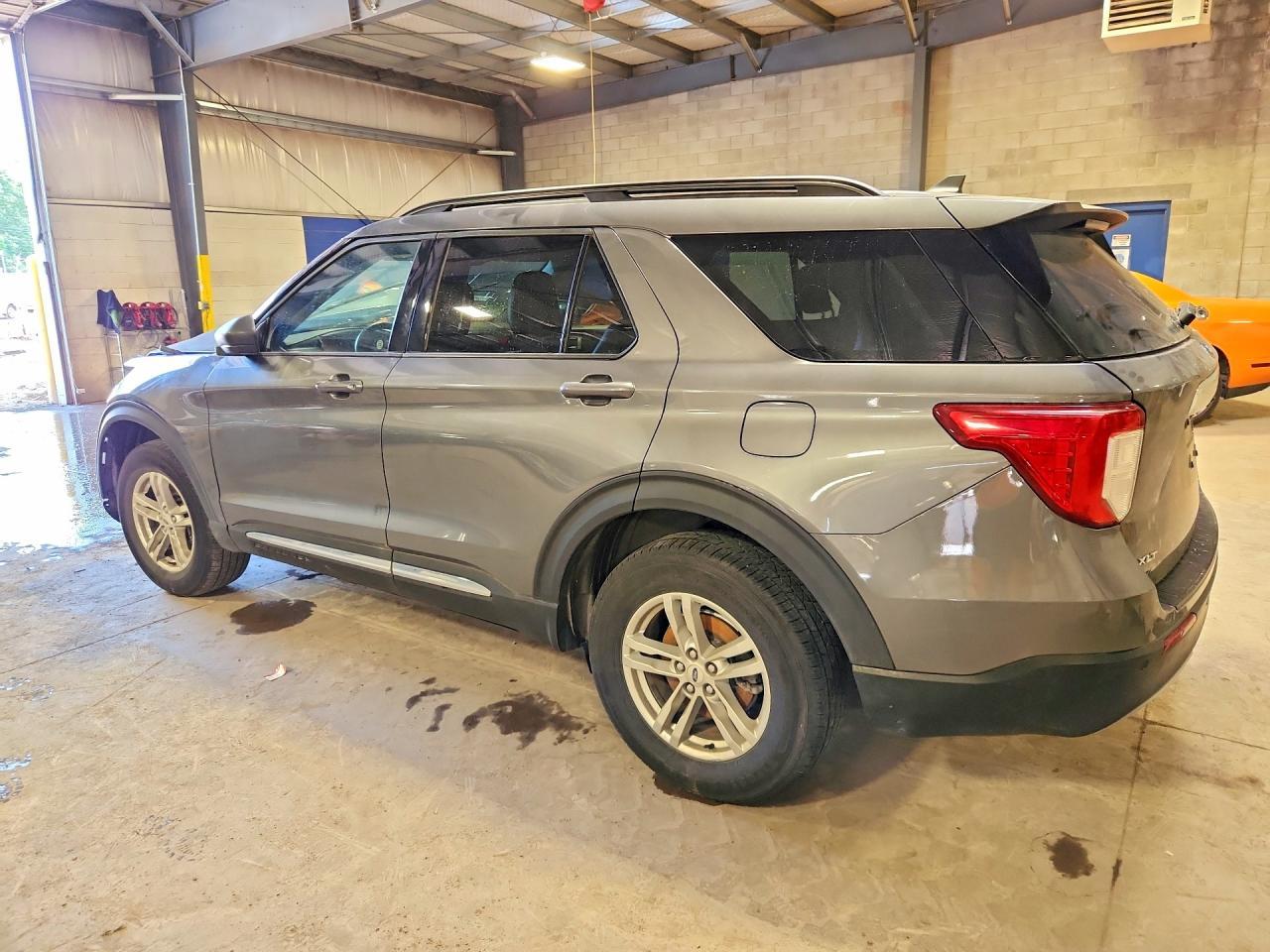 2022 Ford Explorer Xlt - Фото 2