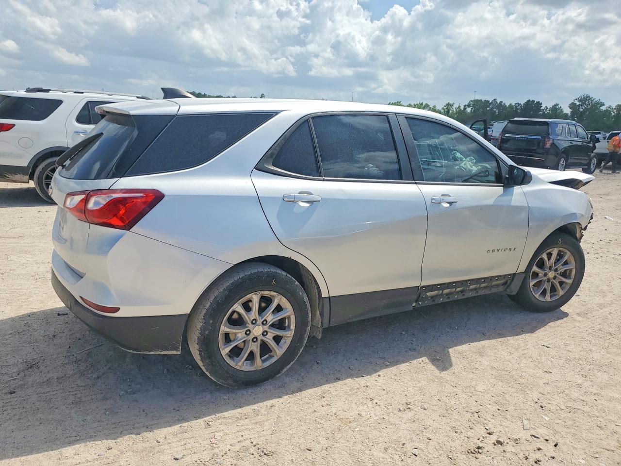 2020 Chevrolet Equinox Ls - Image 3