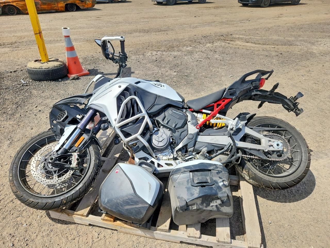 2023 Ducati Multistrada V4 - Фото 3