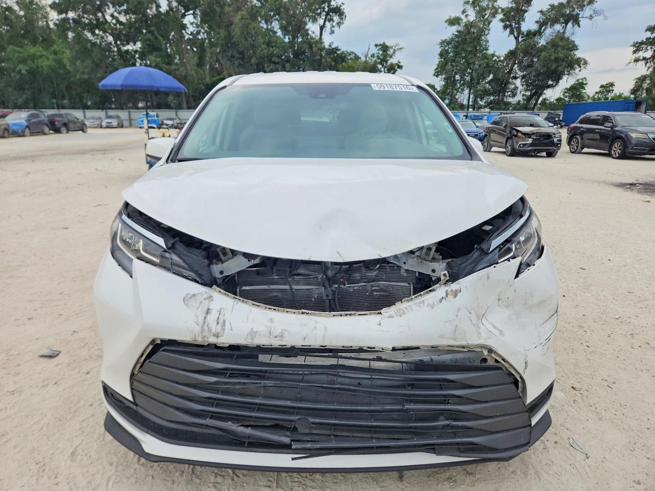 2022 Toyota Sienna Le - Фото 5