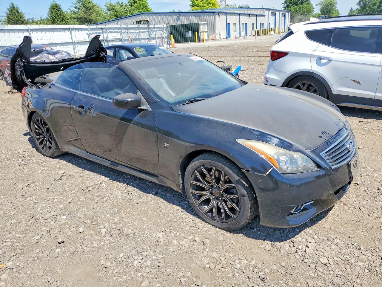 2015 Infiniti Q60 Convertible Base - Image 4