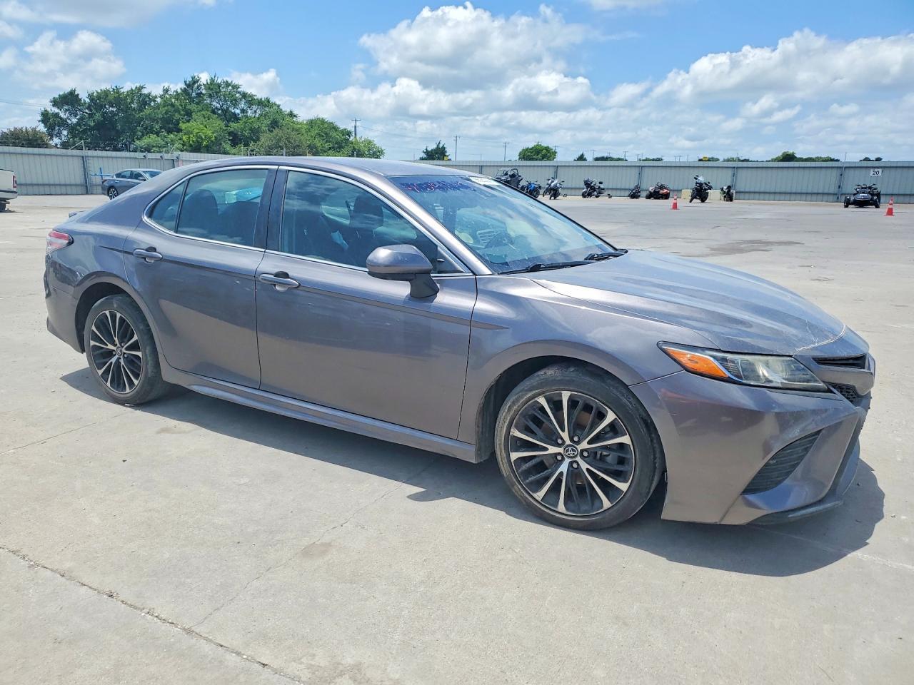 2019 Toyota Camry Se - Фото 4