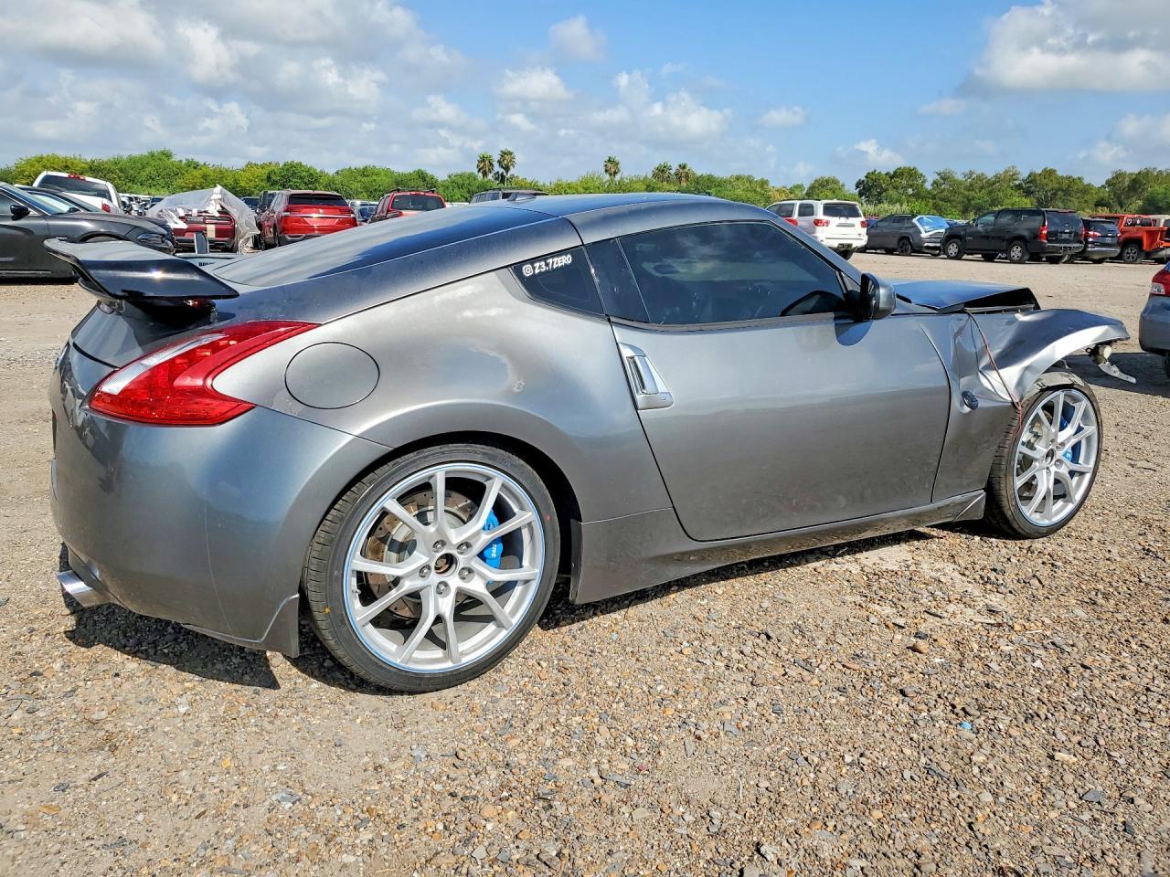 2011 Nissan 370Z Base - Фото 3