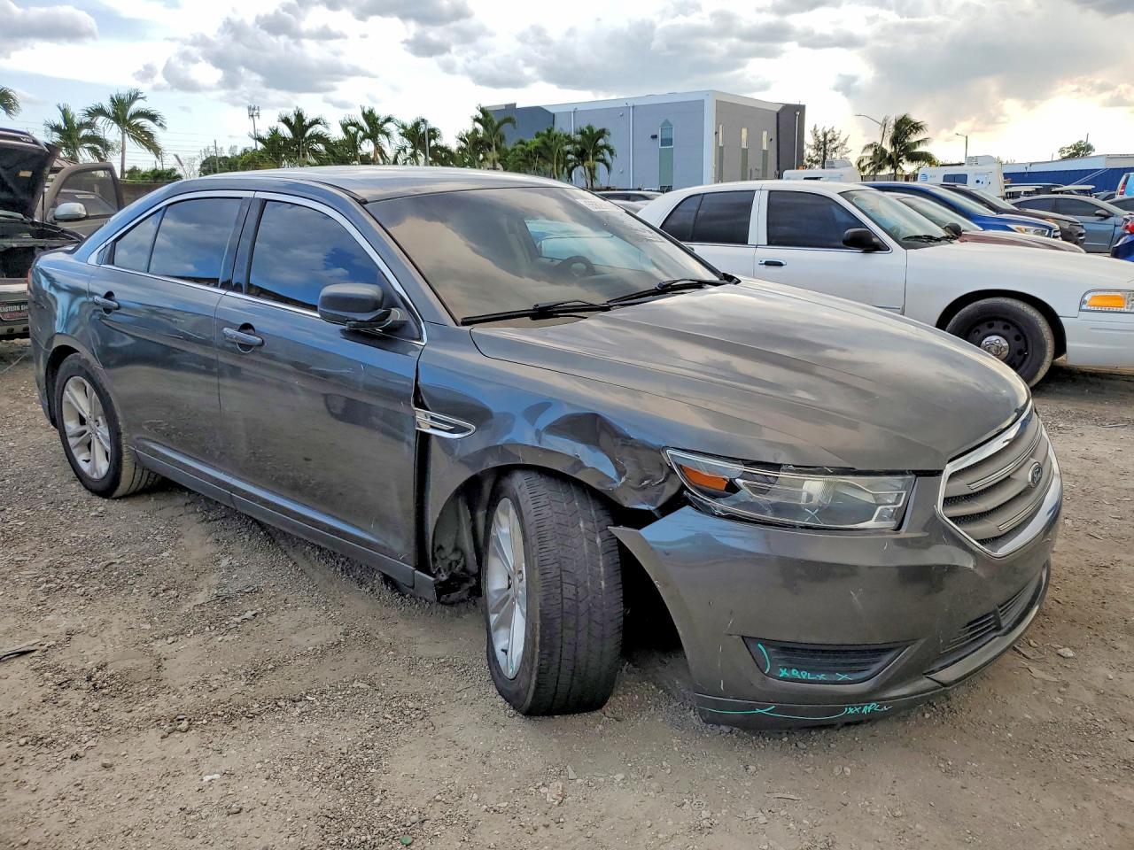 2017 Ford Taurus Se - Фото 4