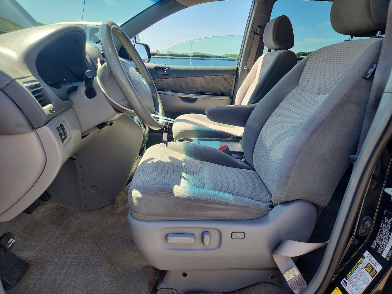 2008 Toyota Sienna Le - Image 7