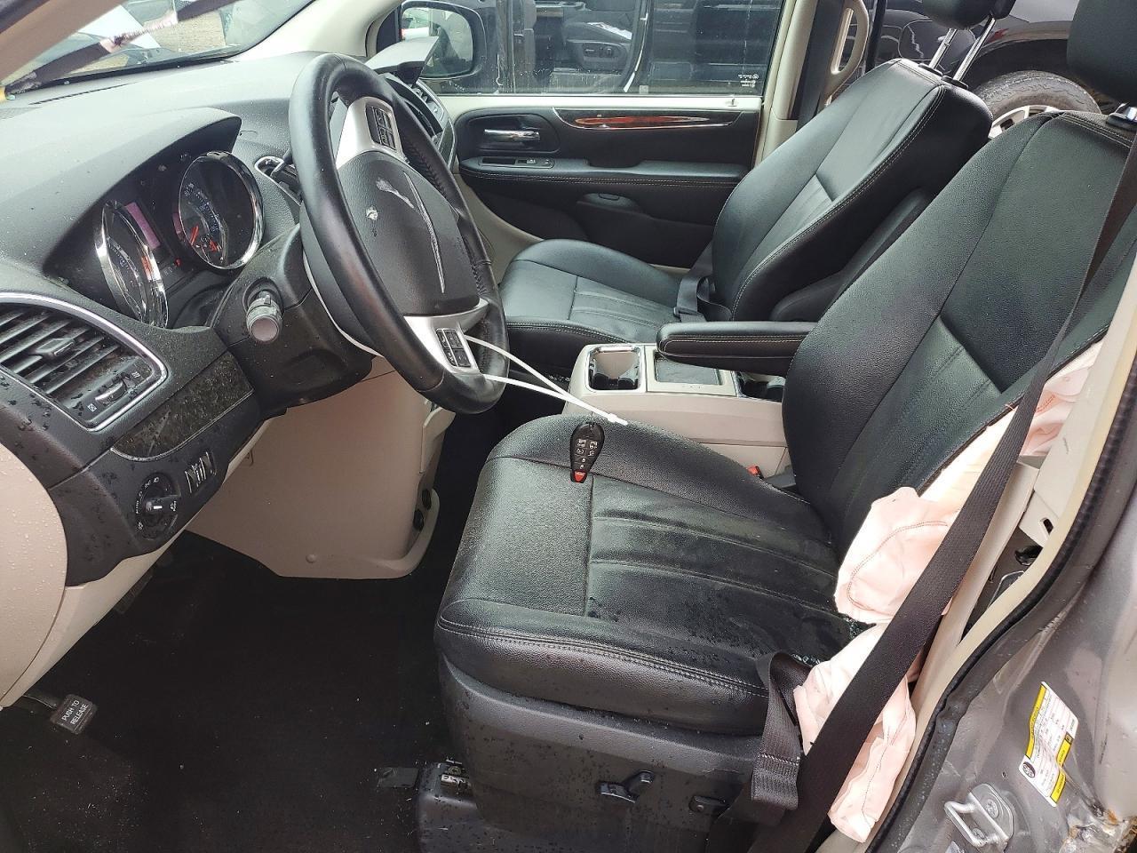2015 Chrysler Town & Country Touring - Фото 7
