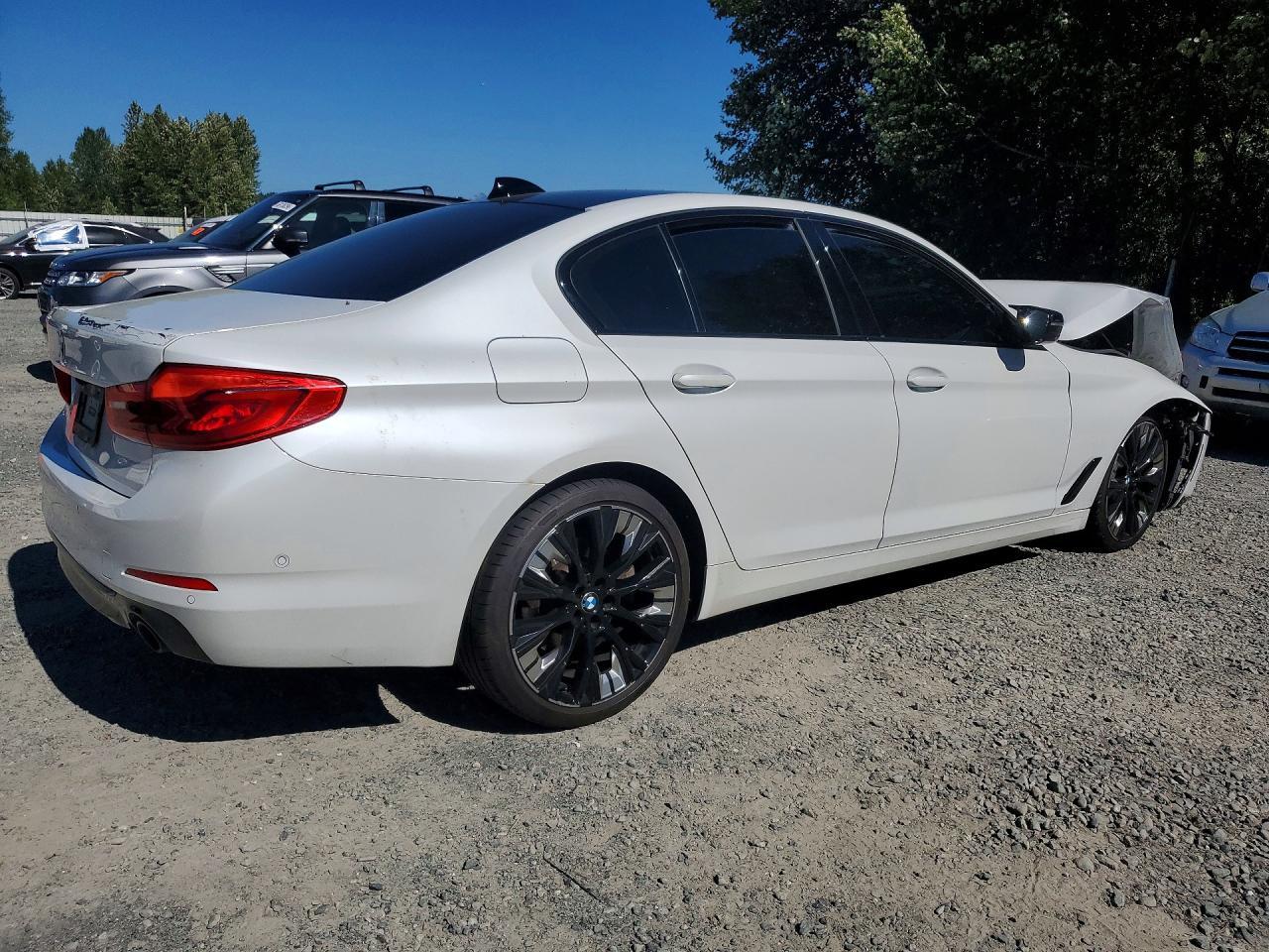 2019 BMW 530Xe - Фото 3