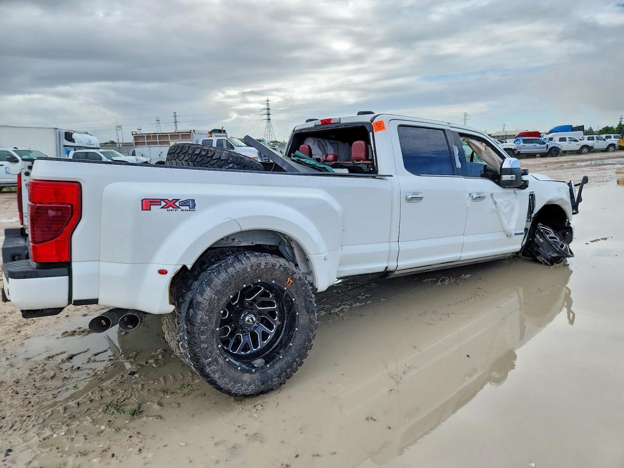 2021 Ford F350 Super Duty - Фото 3