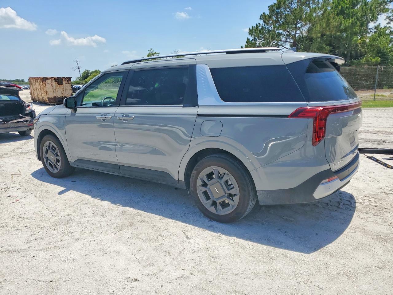 2025 Kia Carnival Ex - Image 2