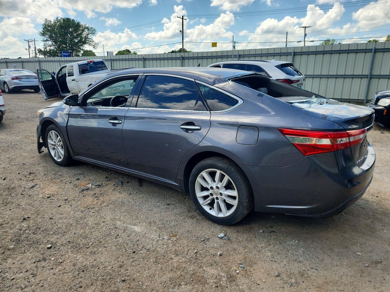 2013 Toyota Avalon Xle - Image 2