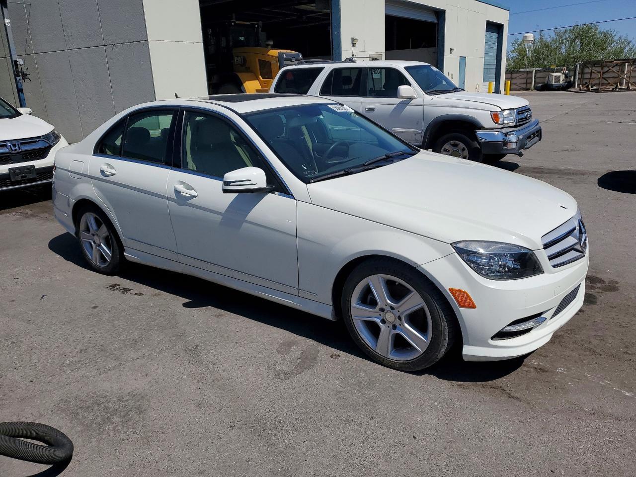 2011 Mercedes-Benz C 300 - Фото 4