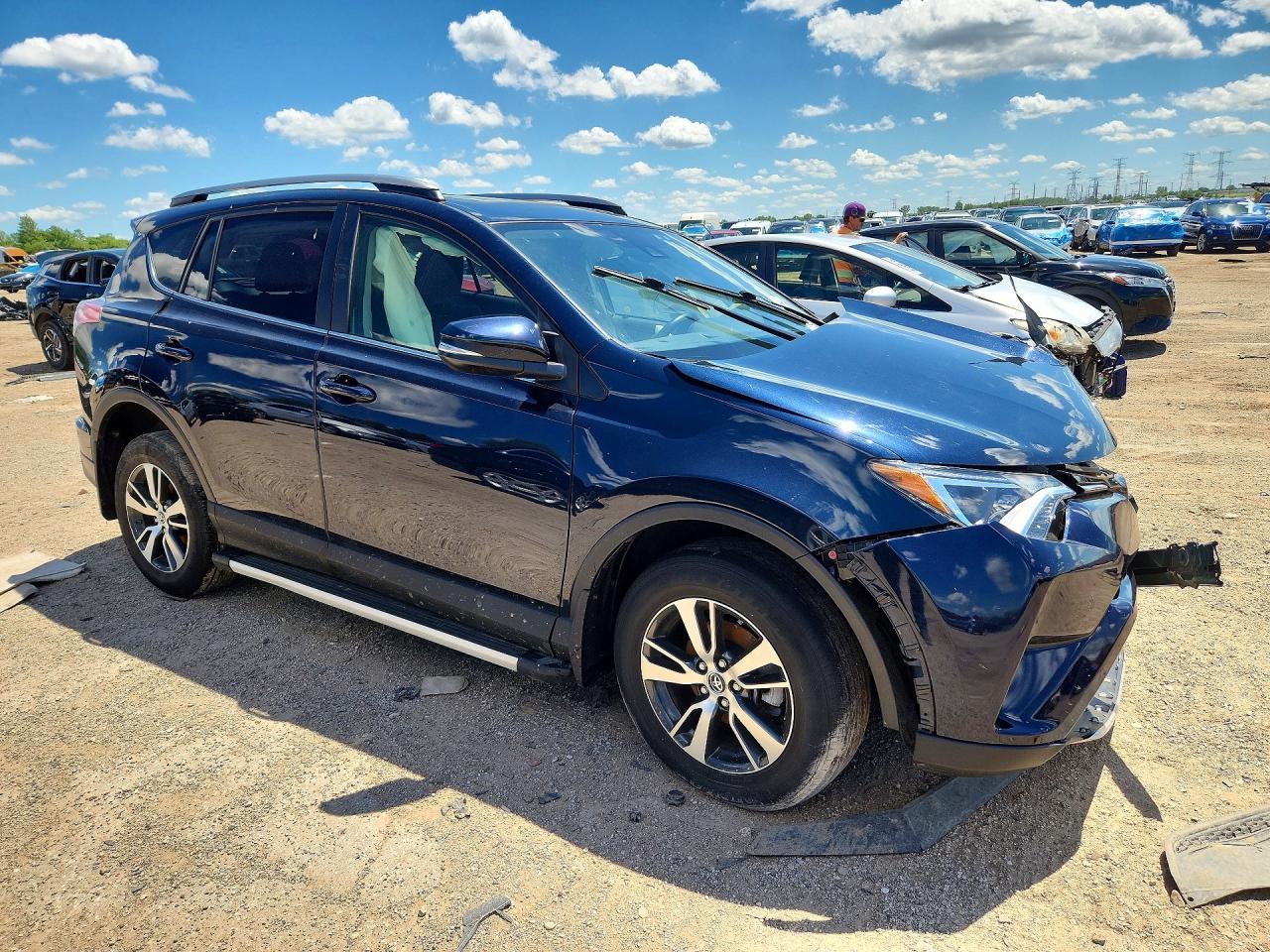 2018 Toyota Rav4 Xle - Image 4