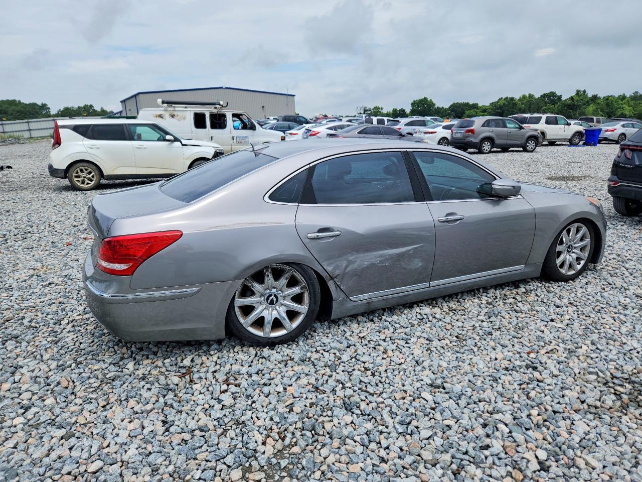 2011 Hyundai Equus Signature - Image 3