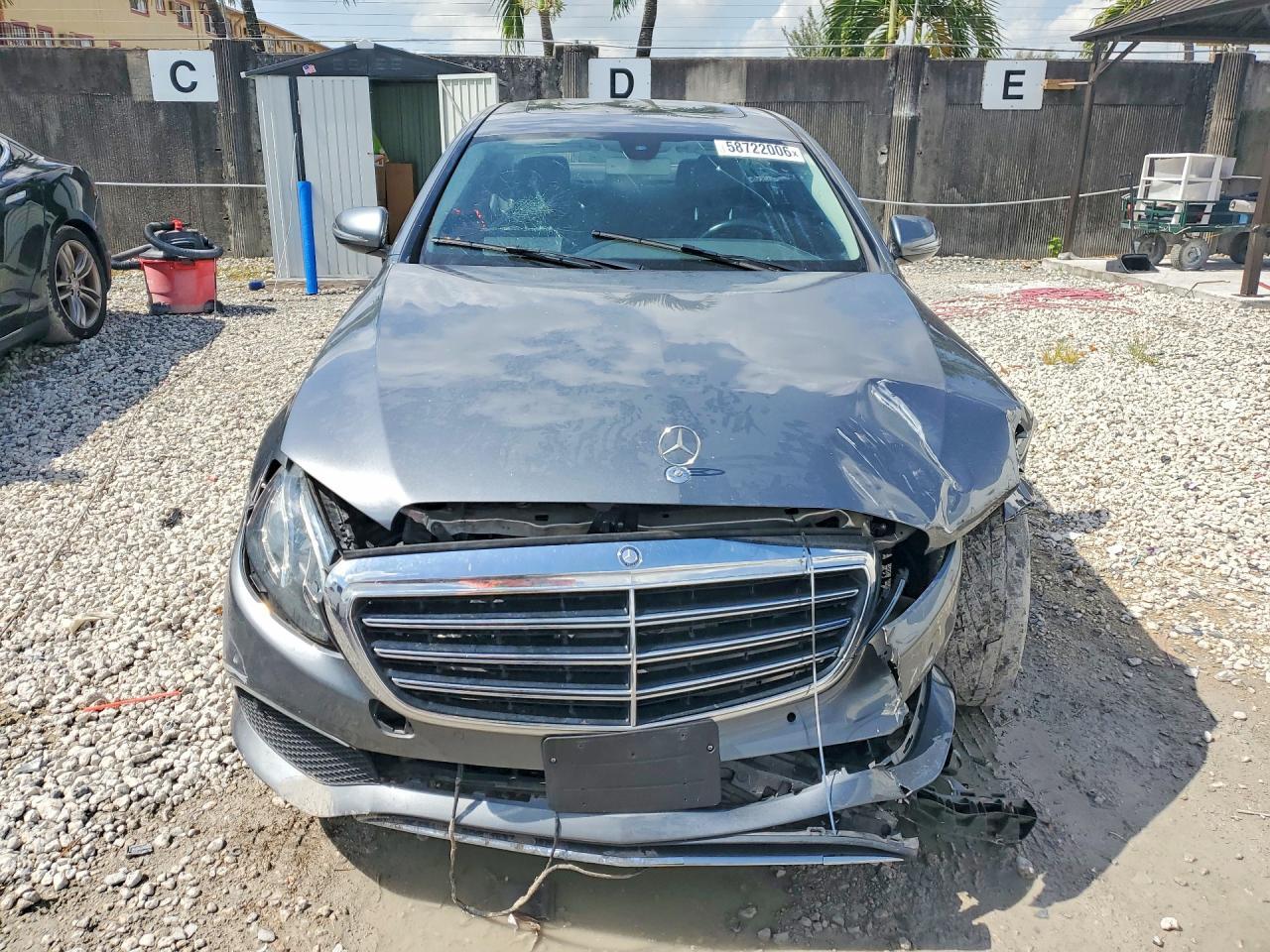 2017 Mercedes-Benz E 300 - Фото 5