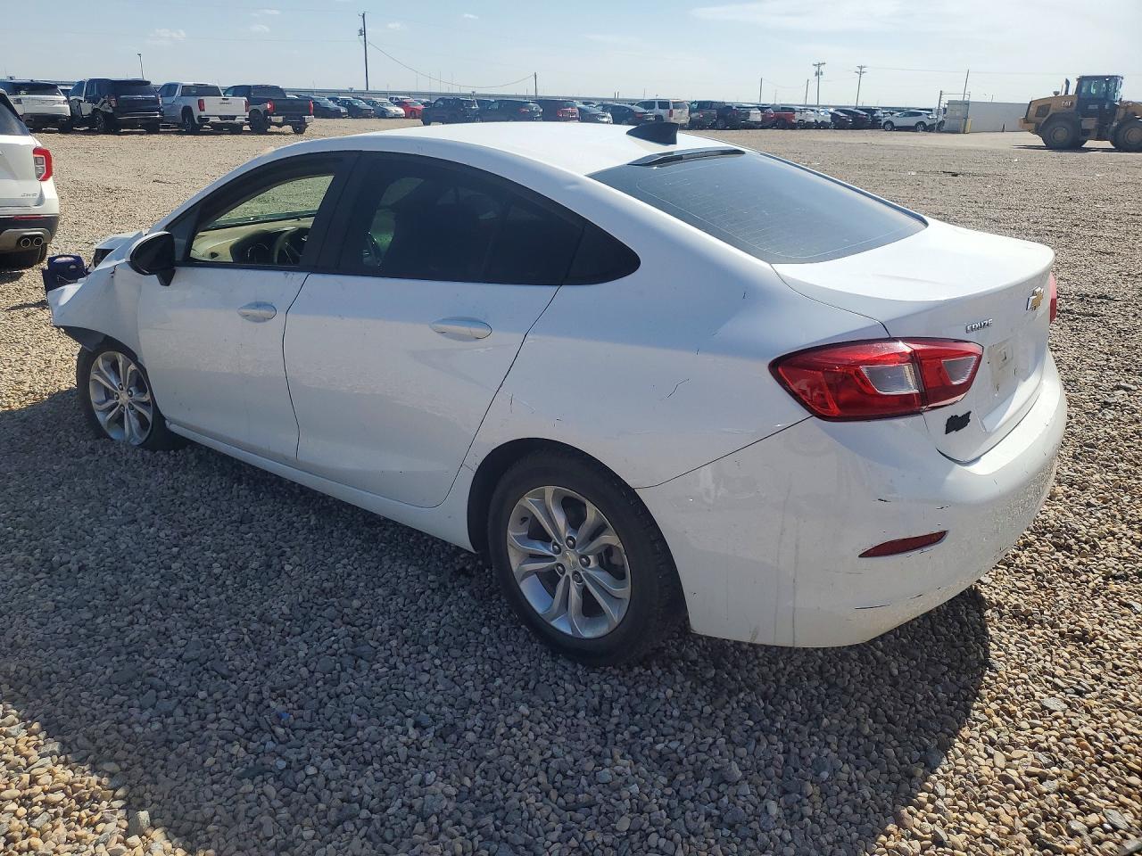2019 Chevrolet Cruze Ls - Фото 2