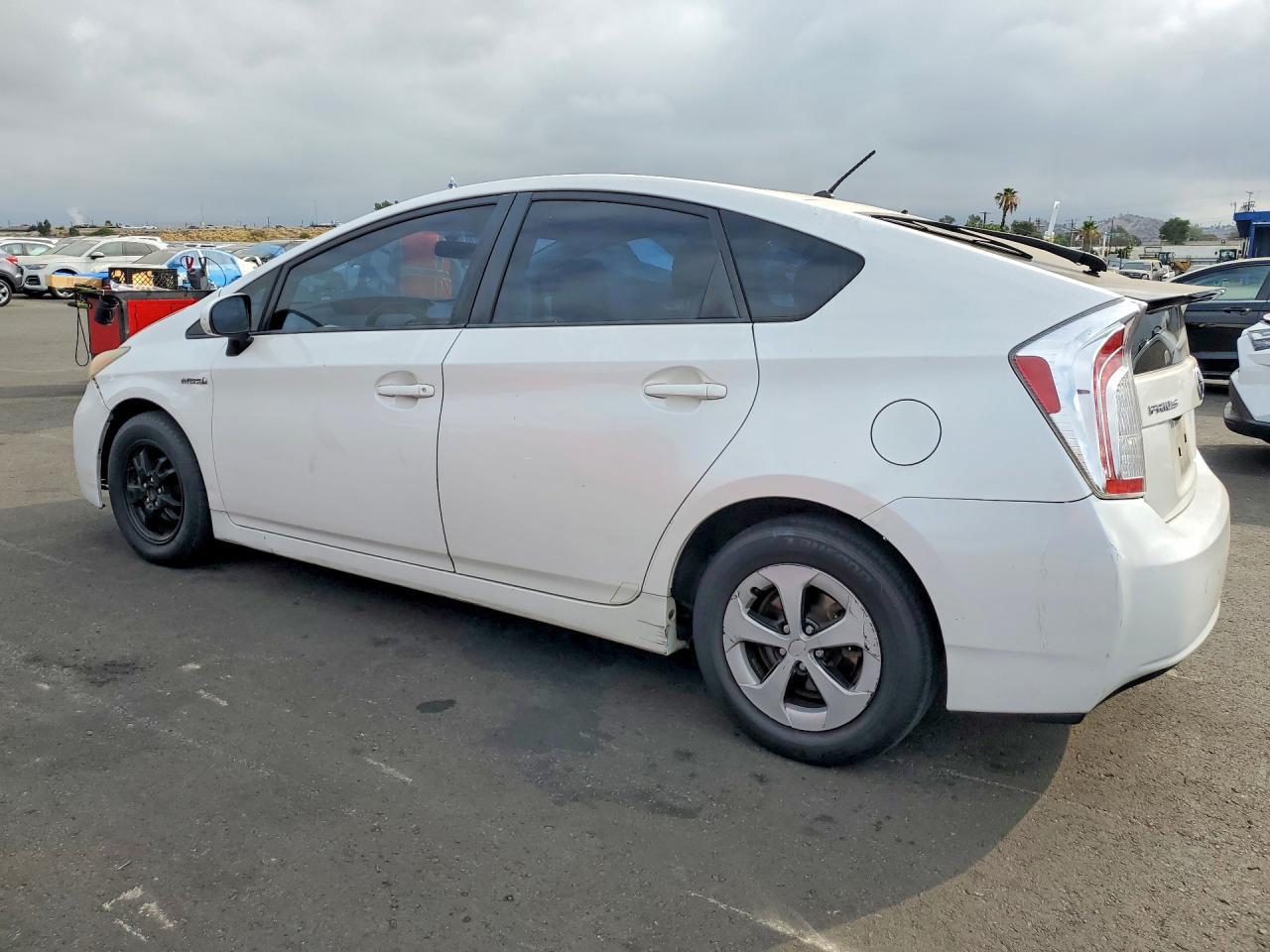 2013 Toyota Prius Two - Фото 2