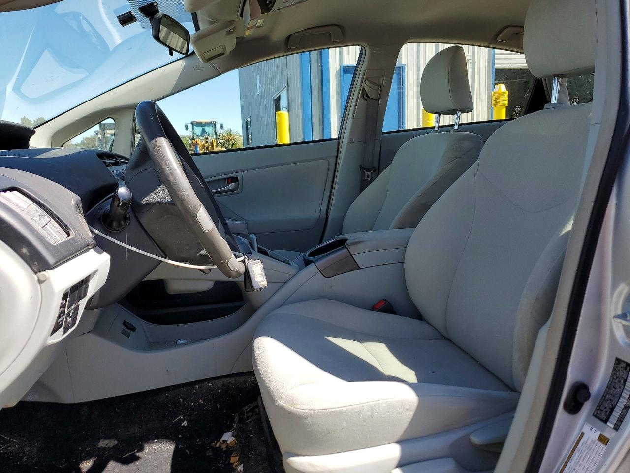 2015 Toyota Prius Three - Фото 7