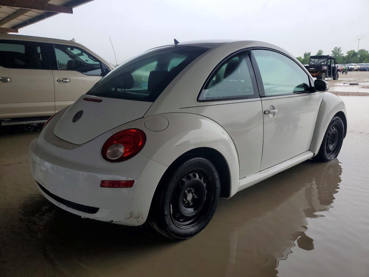 2010 Volkswagen New Beetle - Фото 3