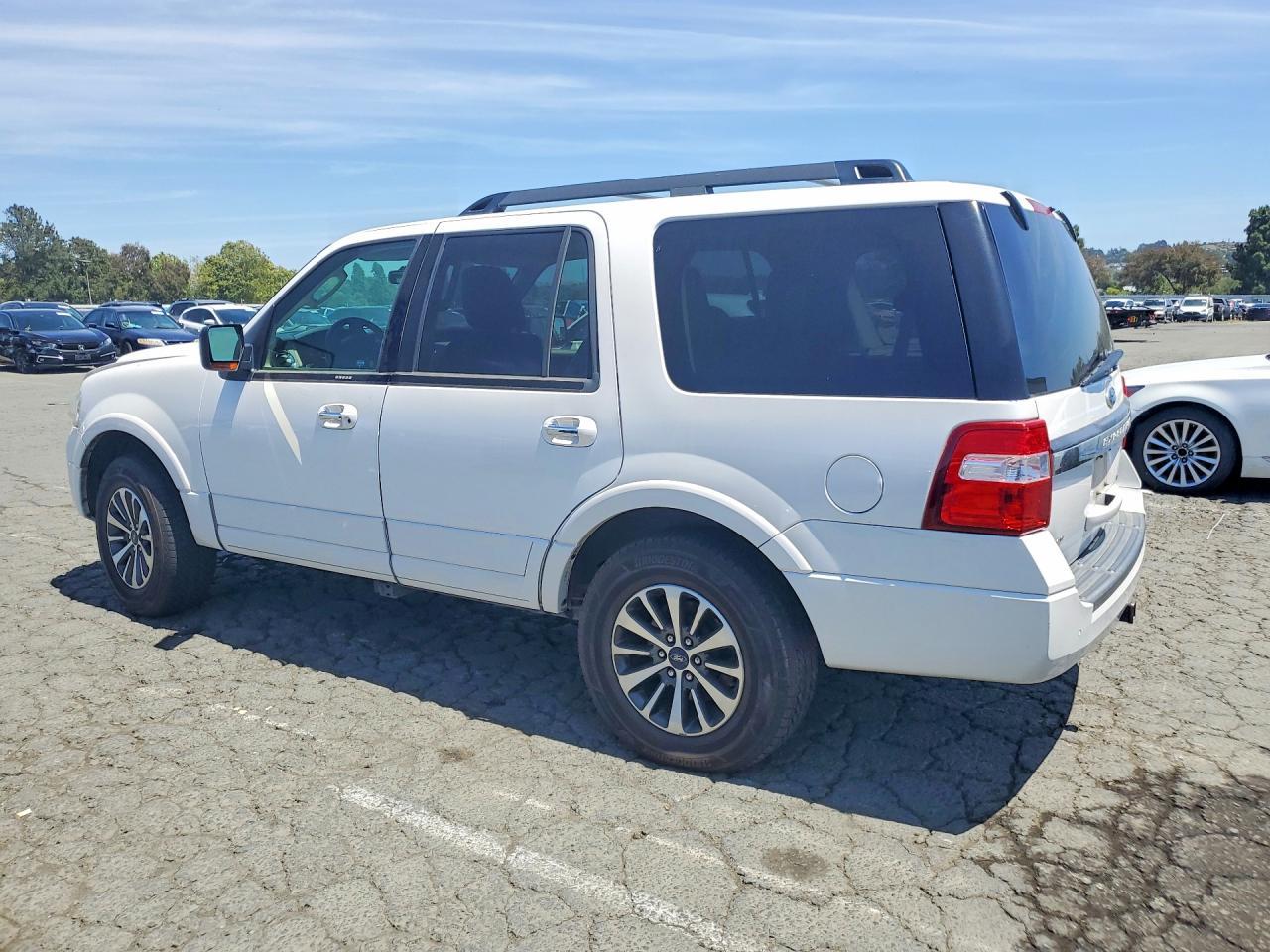 2015 Ford Expedition Xlt - Фото 2