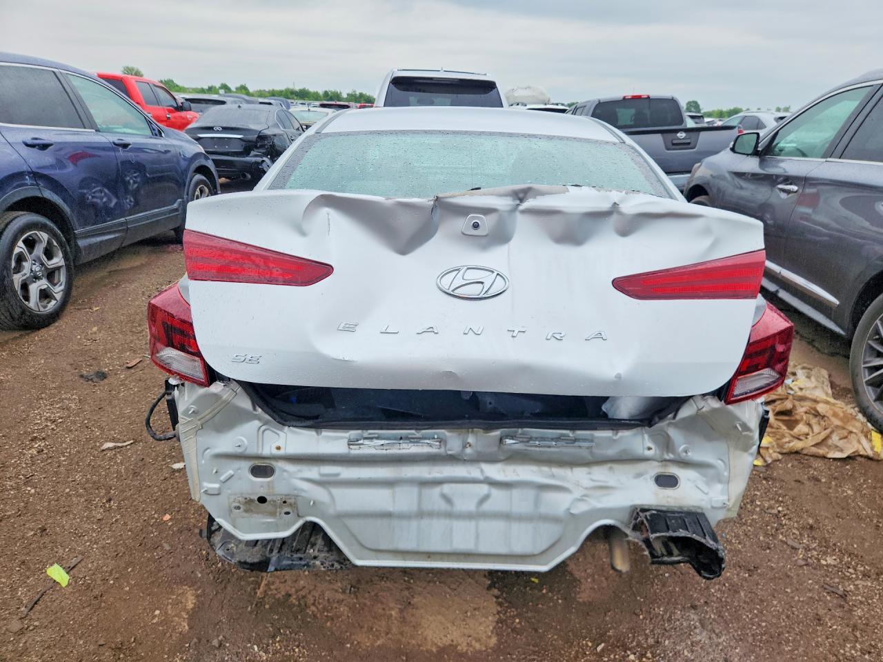 2019 Hyundai Elantra Se - Image 6