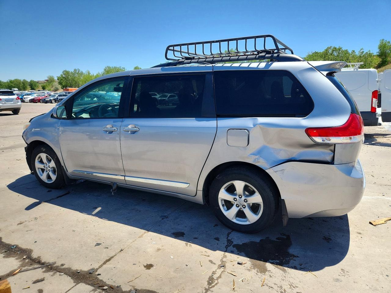 2012 Toyota Sienna Le - Image 2