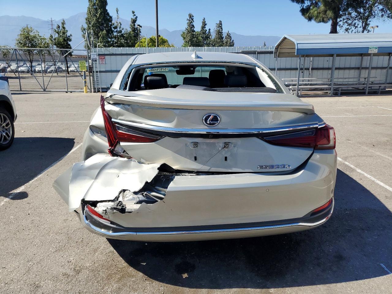 2020 Lexus Es 300H - Фото 6