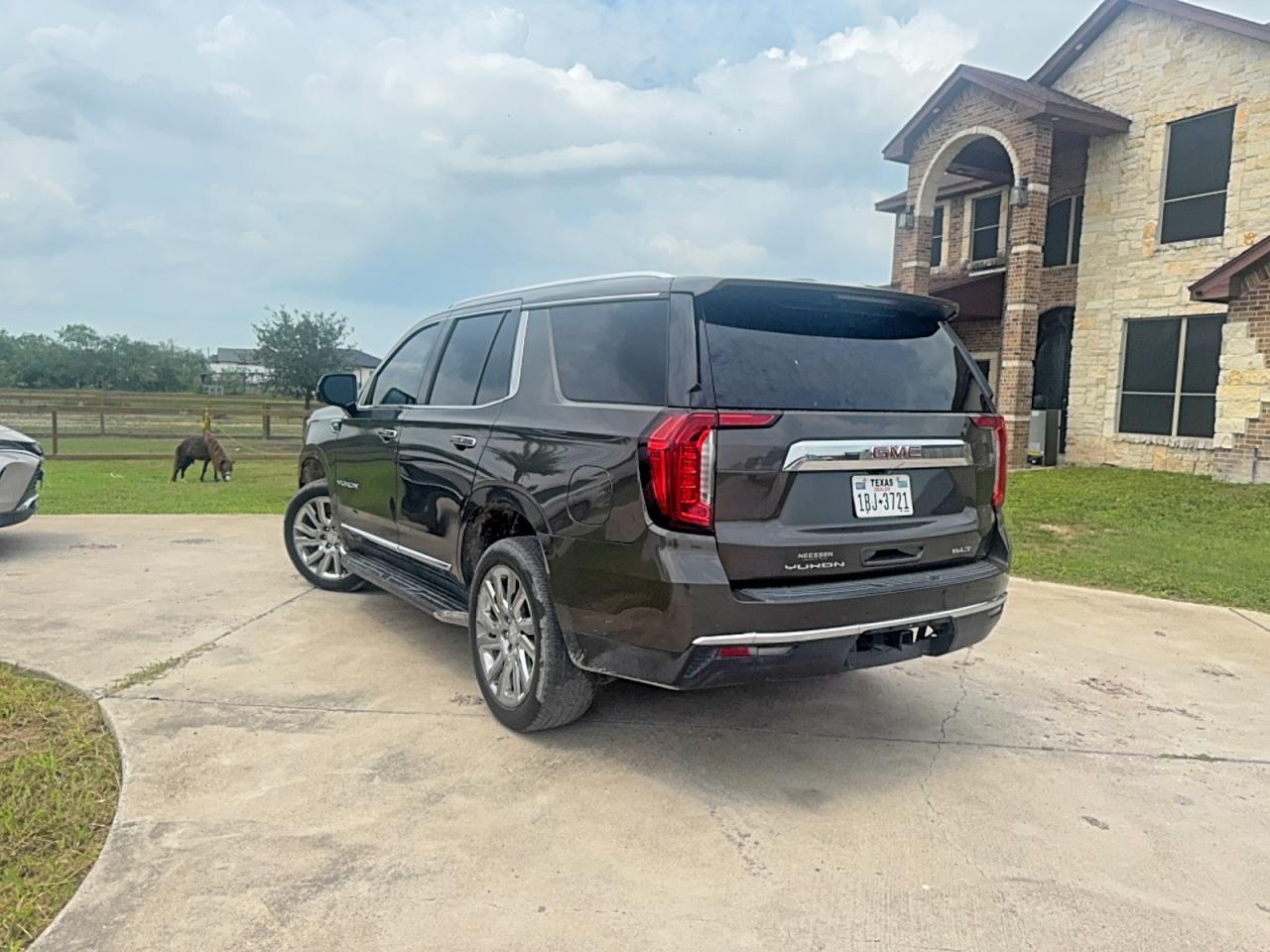 2021 GMC Yukon Slt - Фото 3